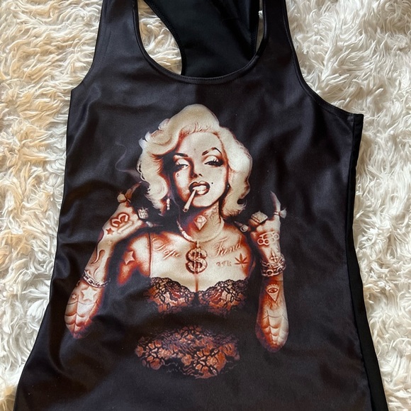 🔥3 for $25🔥 EUC-MARYLYN MONROE RACERBACK TANK TOP SZ S - Picture 3 of 4